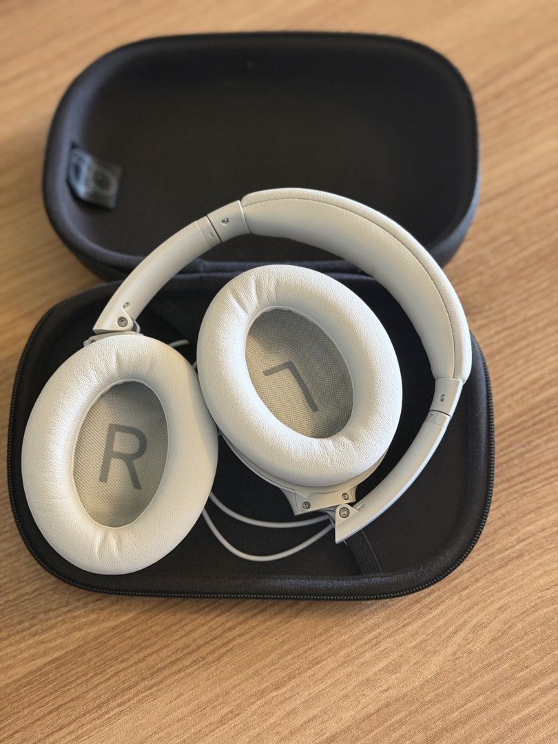 Bose QC Headphones (Category: Headphones & Headsets) located in Makati City. Submitted by nigelbitalo36 (Listing ID 1463779021, Image 2). Description: Bose QC Headphone like new condition no issue inclusion ung nasa picture lang po no box no type c cable 100% original location- alabang filinvest .