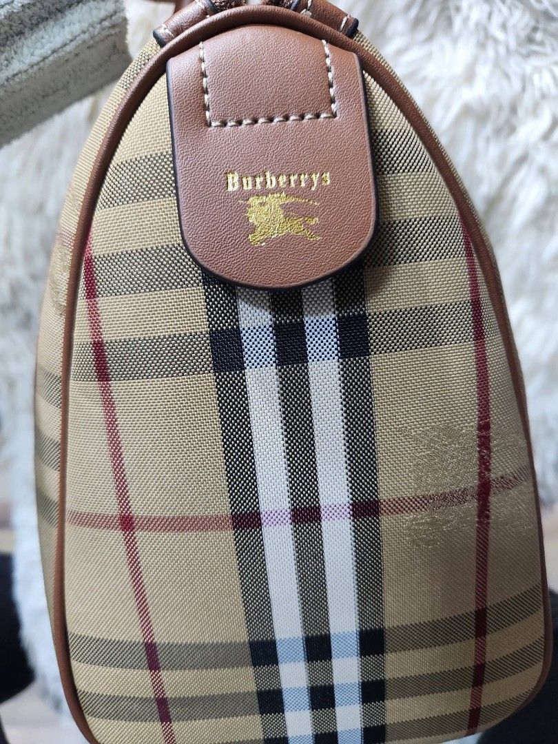 Boston Burberry (Category: Luxury Bags & Wallets) located in Baguio. Submitted by swiftstone_d709db (Listing ID 1463842037, Image 3). Description: Boston Burberrry .....