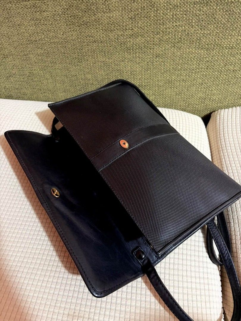 Bottega Veneta (Category: Luxury Bags & Wallets) located in Manila. Submitted by boldfire_315559 (Listing ID 1463847728, Image 2). Description: from japan Authentic Bottega Veneta no code Vintage. Made in Italy.