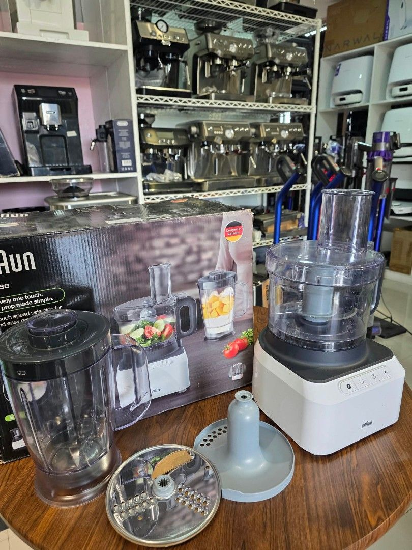 BRAUN 6 in 1 BLENDER PROCESSOR (Category: Juicers, Blenders & Grinders) located in Bulacan. Submitted by iamvanillapeach (Listing ID 1463851004, Image 3). Description: Braun 6 in 1 blender processor. 220v Almost new display demo unit..
