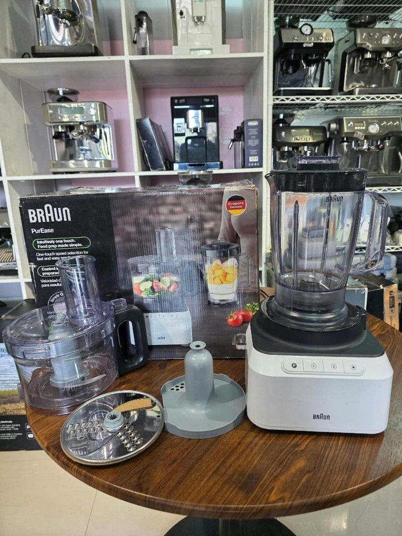 BRAUN 6 in 1 BLENDER PROCESSOR (Category: Juicers, Blenders & Grinders) located in Bulacan. Submitted by iamvanillapeach (Listing ID 1463851004, Image 2). Description: Braun 6 in 1 blender processor. 220v Almost new display demo unit..