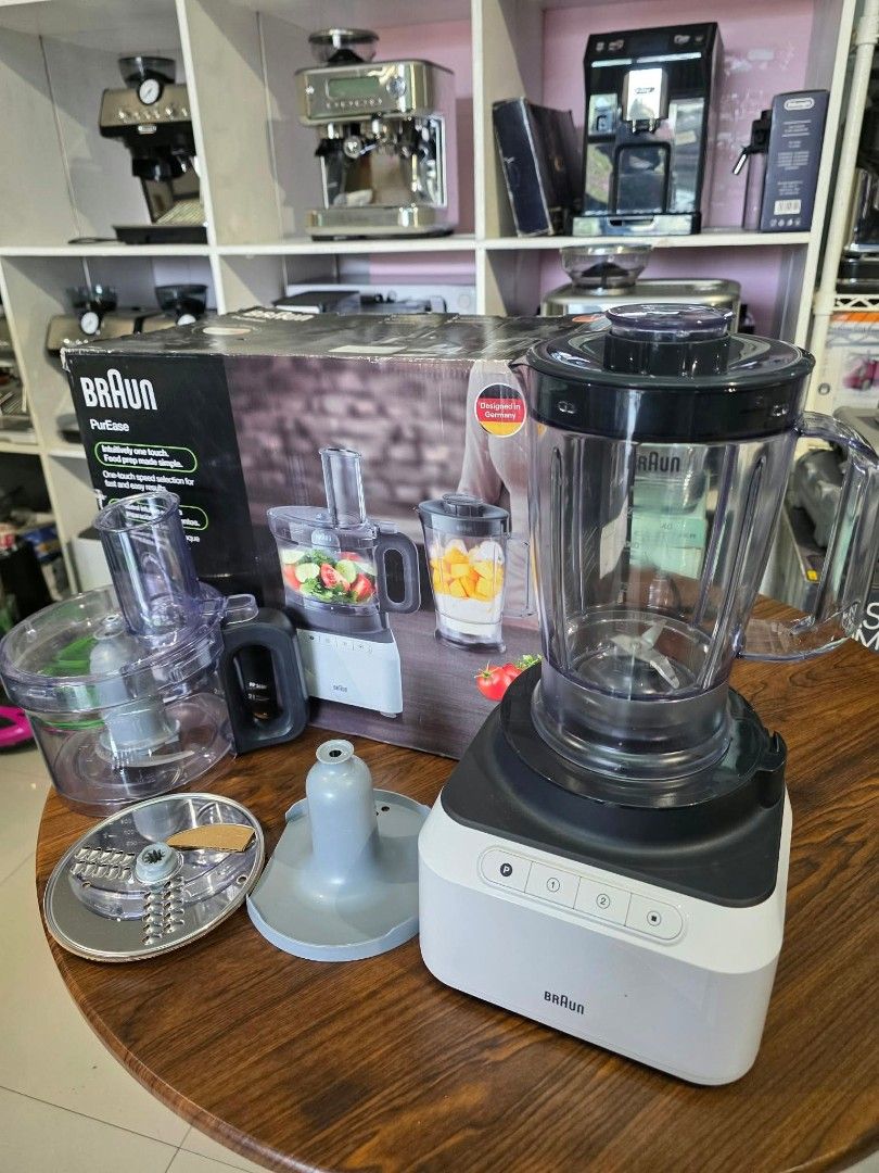 BRAUN 6 in 1 BLENDER PROCESSOR (Category: Juicers, Blenders & Grinders) located in Bulacan. Submitted by iamvanillapeach (Listing ID 1463851004, Image 1). Description: Braun 6 in 1 blender processor. 220v Almost new display demo unit..