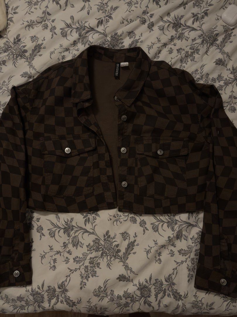 Brown Checkerboard Cropped Jacket (Category: Coats, Jackets and Outerwear) located in Santa Cruz. Submitted by maelizxr (Listing ID 1463800142, Image 1). Description: .