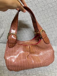 (Category: ) located in . Submitted by tsy.thrift._ (Listing ID 1463808243, Image 1). Description: .