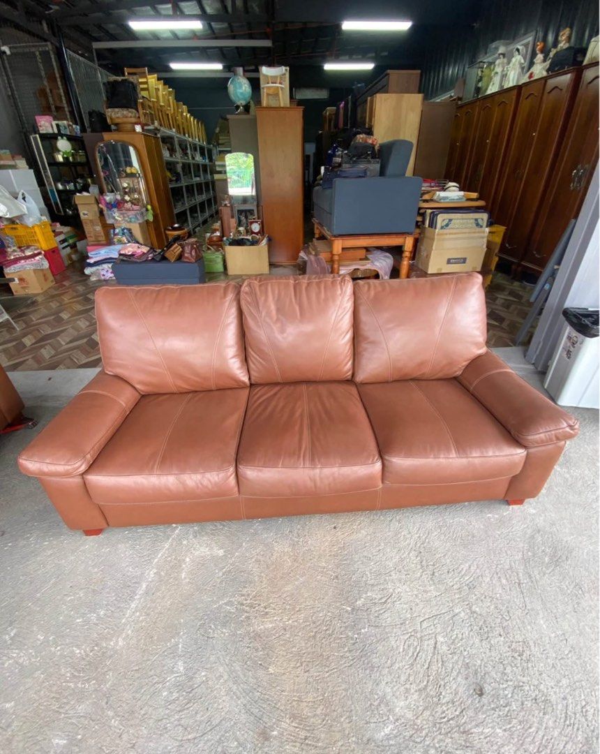 Brown Leather Sofa Set - 3 Seater + 2 Seater (Category: Sofas) located in Carmona. Submitted by myy_yy (Listing ID 1463806552, Image 2). Description: .