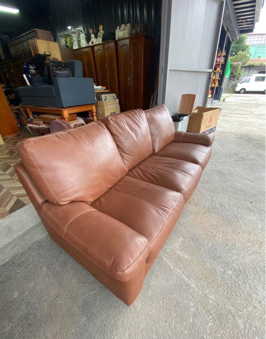 Brown Leather Sofa Set - 3 Seater + 2 Seater (Category: Sofas) located in Carmona. Submitted by myy_yy (Listing ID 1463806552, Image 3). Description: .
