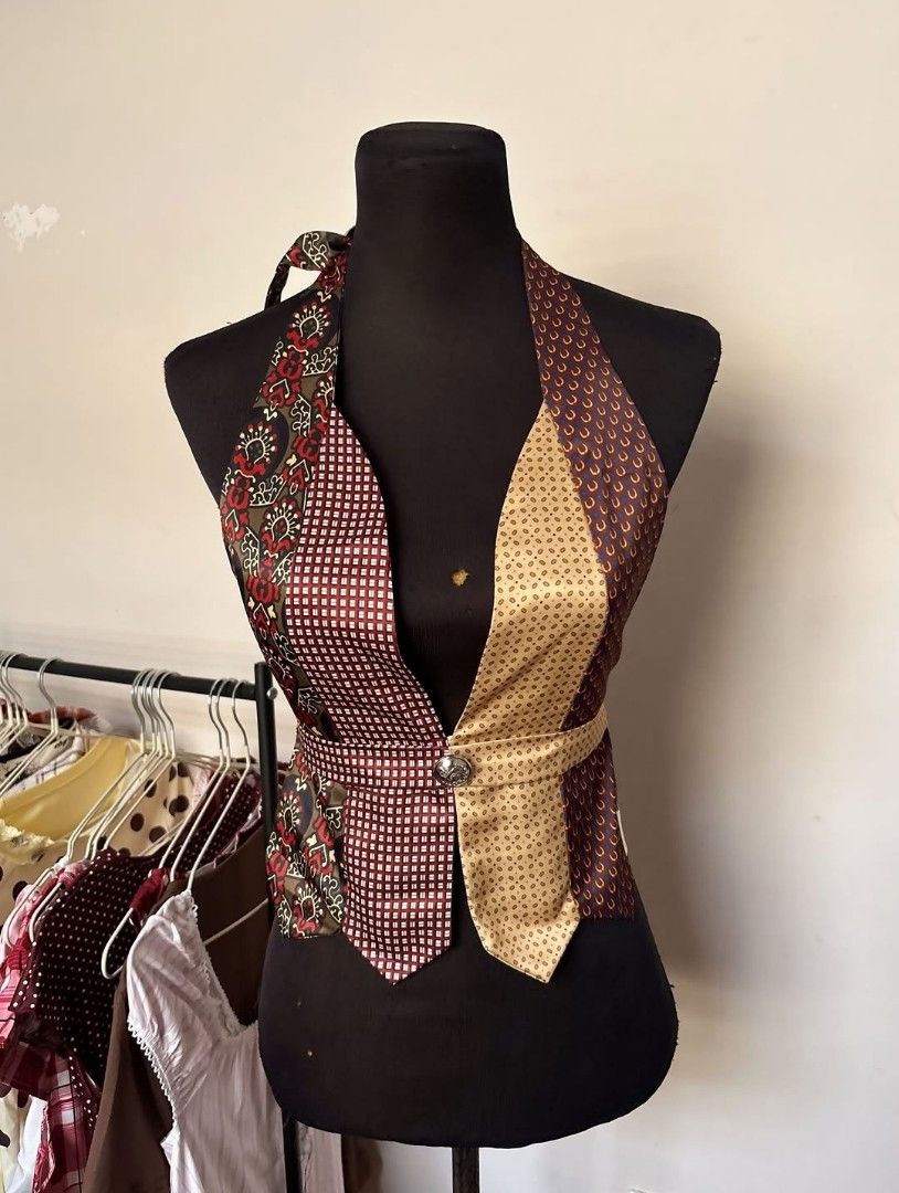 brown self tie top (Category: Others Tops) located in Rizal. Submitted by christine_eagle (Listing ID 1463768238, Image 1). Description: 🛒 ˖ ˚｡⋆ decluttering | wts lfb ph ₱450 + sf — brown self-tie top 🤎🎀 • fits XS to M • self-tie detail • brown color • see photos for actual condition and fit • wash before using sf should be shouldered by the buyer MOP: GCash t&cs: failure to pay on time will cost ₱50 per day (if DOP) no rush shipping cancella