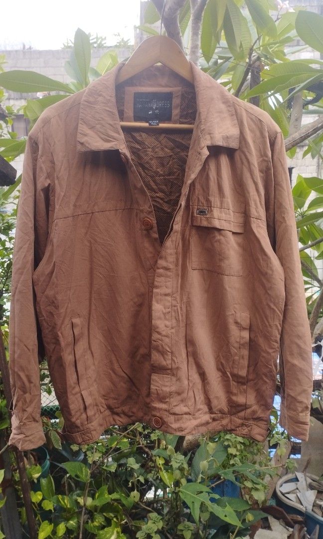 Brown Utility Workwear Overshirt Button Down Blouson Longsleeve Large (Category: Coats, Jackets and Outerwear) located in Taguig. Submitted by archie.abdullathrift (Listing ID 1463803193, Image 3). Description: Brown Utility Blouson Jacket Large L27W22 Color Rate: 9/10 Condition: 9/10 Issue: Minimal pen stain. 💵 Cash/Gcash or COD via Lalamove 📍Taguig.