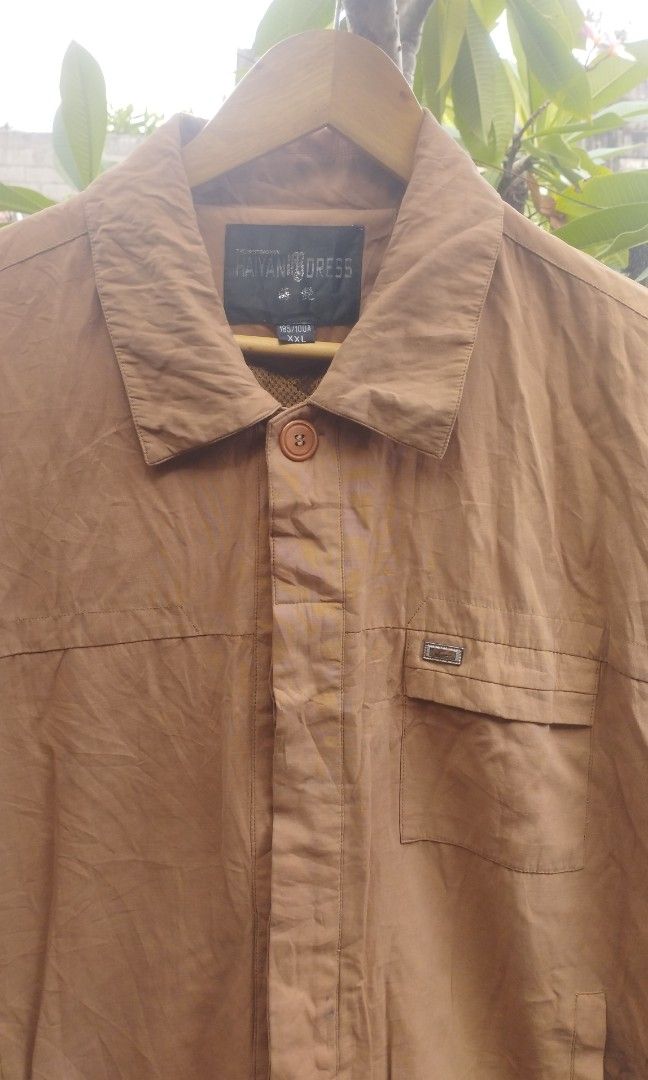 Brown Utility Workwear Overshirt Button Down Blouson Longsleeve Large (Category: Coats, Jackets and Outerwear) located in Taguig. Submitted by archie.abdullathrift (Listing ID 1463803193, Image 2). Description: Brown Utility Blouson Jacket Large L27W22 Color Rate: 9/10 Condition: 9/10 Issue: Minimal pen stain. 💵 Cash/Gcash or COD via Lalamove 📍Taguig.