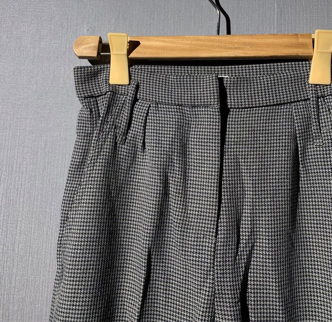 Brunello Cucinelli (Trousers) Womens (Category: Luxury Apparel) located in Bacolod City. Submitted by garagehunterbuyandsale (Listing ID 1463861888, Image 3). Description: Brunello Cucinelli houndstooth trousers, distinguished by their soft pink interior ribbon trim. women’s pleated micro-houndstooth tailored trousers featuring an elasticized paperbag-style high waistband, clean front pleats, and a sharp center crease down a tapered leg. size 28 