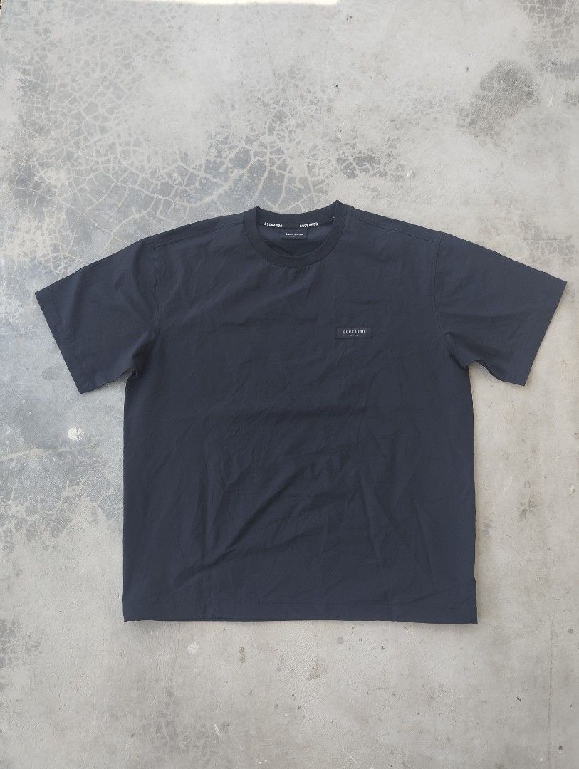 Buckaroo Black T-shirt (Category: Tshirts & Polo Shirts ) located in Mati. Submitted by old_era.ph (Listing ID 1463789928, Image 1). Description: - Classic black Buckaroo t-shirt - Features a small, discreet logo patch on the chest - Comfortable ribbed collar - Made from lightweight material, ideal for casual wear - Please check the tag for specific sizing information.