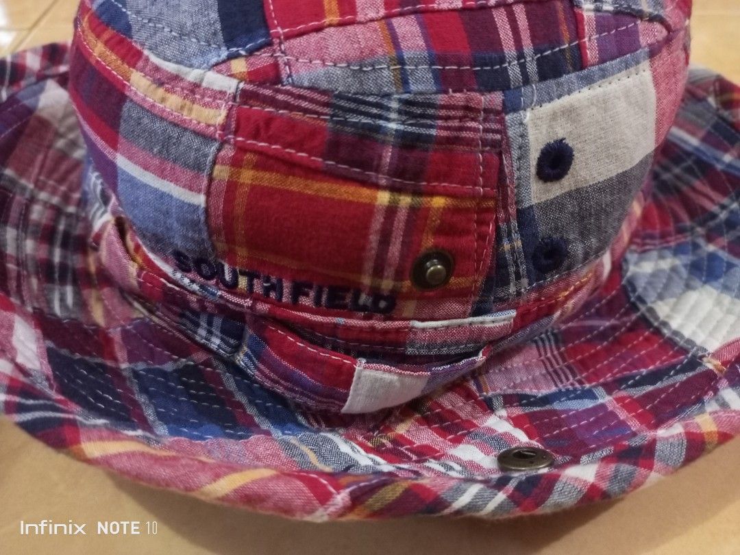 Bucket Hat Patchwork (Category: Cap & Hats) located in Ayer Lanas. Submitted by fizieys_store85 (Listing ID 1463831886, Image 3). Description: Bucket Hat Patchwork South field Ada adjuster tali dan butang Saiz 56-58cm Terima kasih.