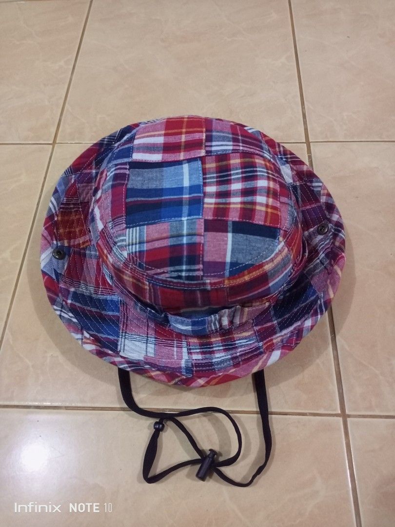 Bucket Hat Patchwork (Category: Cap & Hats) located in Ayer Lanas. Submitted by fizieys_store85 (Listing ID 1463831886, Image 1). Description: Bucket Hat Patchwork South field Ada adjuster tali dan butang Saiz 56-58cm Terima kasih.