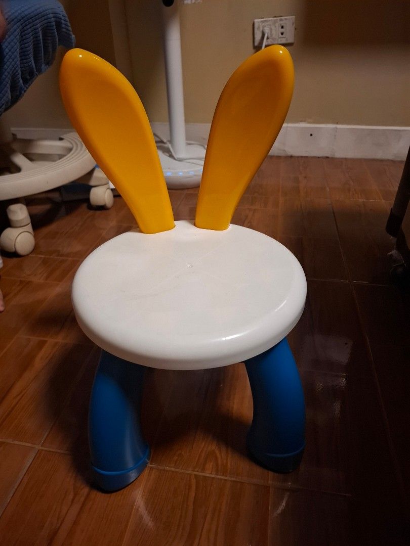 BUILDING BLOCKS TABLE & CHAIR SET (Category: Kids Tables & Chairs) located in Marikina City. Submitted by maderconsee (Listing ID 1463807480, Image 3). Description: seldom used can also be a study table what u see is what u get hindi ginagamit kaya benta nalang kasama na po ang mga lego assorted designs..