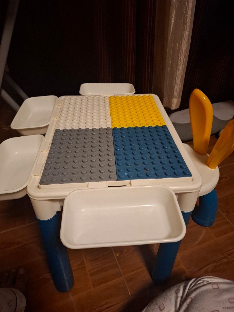 BUILDING BLOCKS TABLE & CHAIR SET (Category: Kids Tables & Chairs) located in Marikina City. Submitted by maderconsee (Listing ID 1463807480, Image 2). Description: seldom used can also be a study table what u see is what u get hindi ginagamit kaya benta nalang kasama na po ang mga lego assorted designs..
