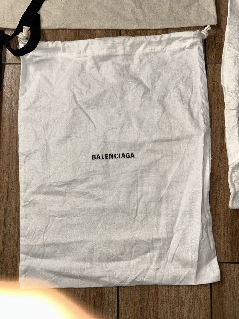 Bundle Dust bag (Category: Purses & Pouches) located in General Santos City (Dadiangas). Submitted by grasya_12 (Listing ID 1463743971, Image 2). Description: TAKE ALL BUNDLE DUST BAG - Need wash, signs of usage, stains, etc. (this is thrifted po).