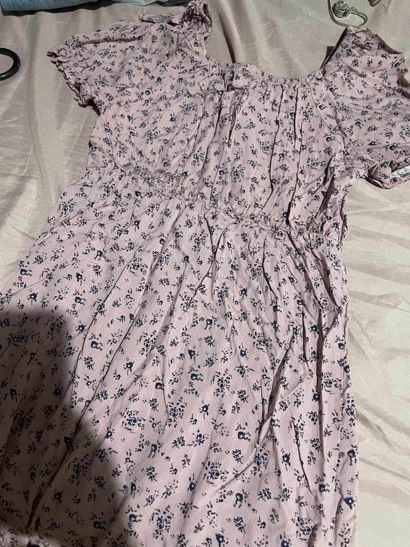 Bundle of clothes (bulk preloved) (Category: Tote Bags) located in Rizal. Submitted by pikaapikadclttr (Listing ID 1463845162, Image 3). Description: Bundle with 30+ pieces, marami pa sa bag na hindi nakainclude sa pictures, I can send more pics if you want - Comes with a yellow reusable tote bag featuring graphics on the side - Ideal for everyday wear and casual outings - All items are clean and ready for a new home Price is negotiable.