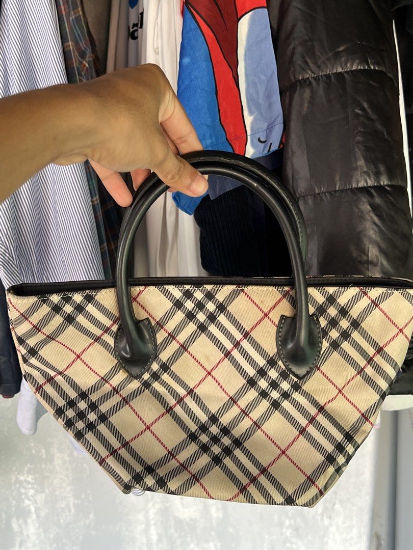 Burberry bag (Category: Beach Bags) located in Las Pinas. Submitted by jpicked (Listing ID 1463762043, Image 1). Description: .