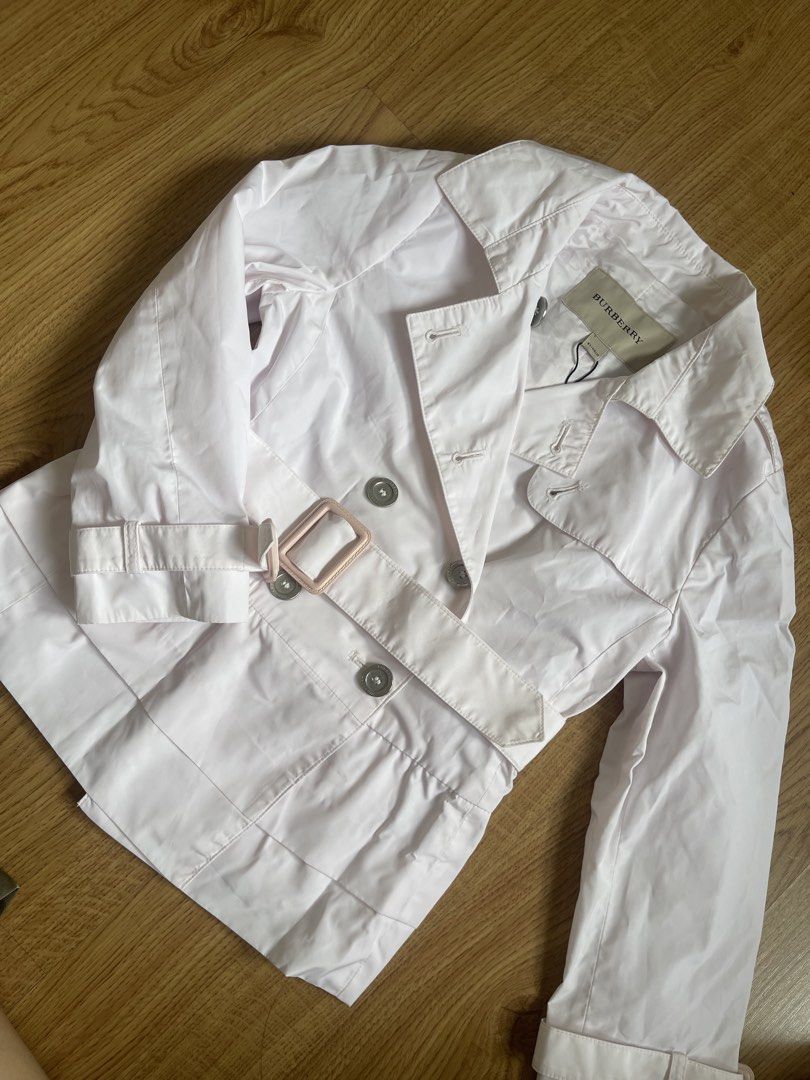 Burberry coat 6y/o (Category: Babies & Kids Fashion) located in Quezon City. Submitted by booktt (Listing ID 1463820490, Image 2). Description: Burberry coat for 6yr old parang pinkish tint than pure white bought here at carousell 900 not sure if auth, pls self authenticate 😃.