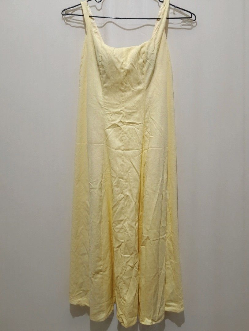 Butter Yellow Dress (Category: Dresses) located in Las Pinas. Submitted by tsc.cst (Listing ID 1463832737, Image 1). Description: •Brand‎ New without Tag •Small - Medium •Bought for 2k plus •Condition: Loose thread on the Ruched at the back. ‼️Reminders: ‎ ‎- Manage expectations: Items are preloved, so minor-flaws or signs of wear may exist. ‎- Wash before wearing: Remind to wash items upon arrival. ‎-❗No Video❗No Return/Refund: Make sure to take