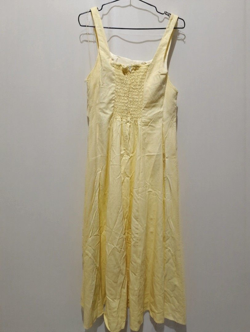 Butter Yellow Dress (Category: Dresses) located in Las Pinas. Submitted by tsc.cst (Listing ID 1463832737, Image 2). Description: •Brand‎ New without Tag •Small - Medium •Bought for 2k plus •Condition: Loose thread on the Ruched at the back. ‼️Reminders: ‎ ‎- Manage expectations: Items are preloved, so minor-flaws or signs of wear may exist. ‎- Wash before wearing: Remind to wash items upon arrival. ‎-❗No Video❗No Return/Refund: Make sure to take