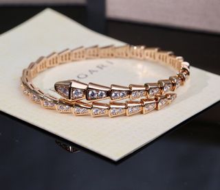 (Category: ) located in . Submitted by lunea.jewelry (Listing ID 1463786091, Image 1). Description: .