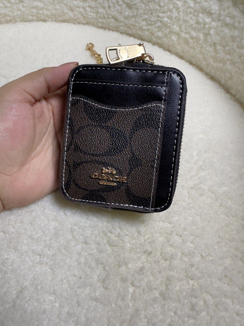 C0@cH Wrislet Compact Wallet (Category: Wallets & Card holders) located in Binmaley. Submitted by amayscollections (Listing ID 1463834650, Image 2). Description: Origqua. M@st3rpi3ce Coded C0@ch Compact Wallet Vietnam made ykk underzip🔥🔥🔥 Instock/Onhand✅ 1pc each nalang po with box and dustbag na din❣️ sobrang gandara hindi nyo pagsisisihan to ses nanguna na nga ng mine ang seller nyo ng 2pcs pa😂 For Only: ₱8** payment 1st add 70 for C0D✅ Pm 