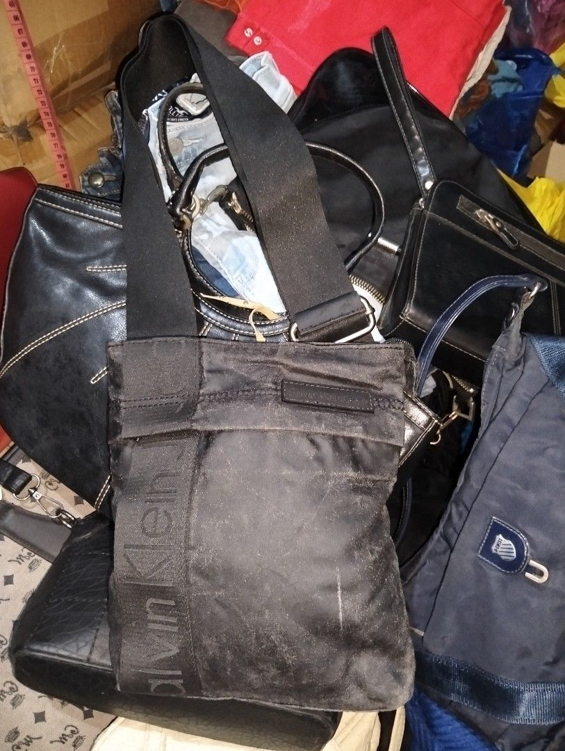Calvin Klein Black Crossbody Bag (Category: Cross-body Bags) located in Caloocan City. Submitted by girlshopmcollection (Listing ID 1463856309, Image 1). Description: - Brand: Calvin Klein - Color: Black - Material: Nylon - Design: Vertical logo print on the front - Features: Adjustable strap for comfort - Functionality: Ample space for essentials - Ideal for: Everyday use.