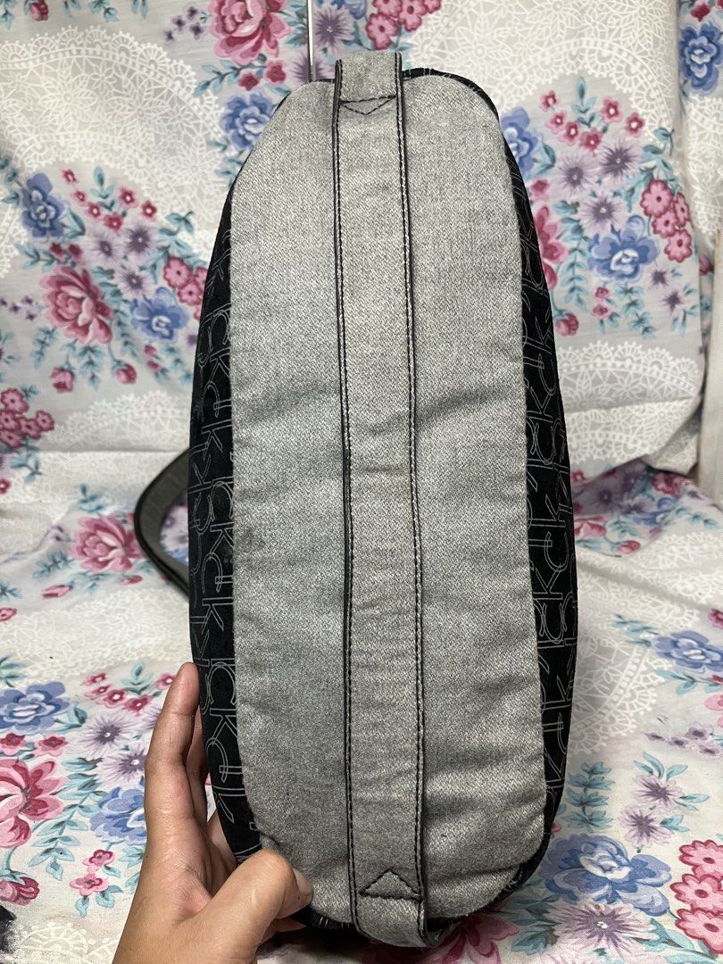 CALVIN KLEIN MONOGRAM FOLDOVER SHOULDER BAG (Category: Shoulder Bags) located in General Mariano Alvarez. Submitted by adonid (Listing ID 1463784601, Image 3). Description: CALVIN KLEIN MONOGRAM FOLDOVER SHOULDER BAG GOOD CONDITION NORMAL SIGN OF USAGE ONLY.