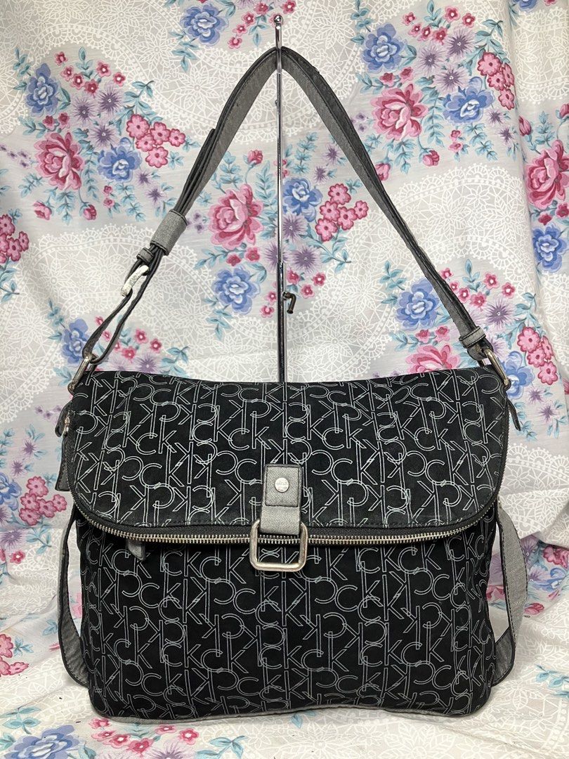 CALVIN KLEIN MONOGRAM FOLDOVER SHOULDER BAG (Category: Shoulder Bags) located in General Mariano Alvarez. Submitted by adonid (Listing ID 1463784601, Image 1). Description: CALVIN KLEIN MONOGRAM FOLDOVER SHOULDER BAG GOOD CONDITION NORMAL SIGN OF USAGE ONLY.
