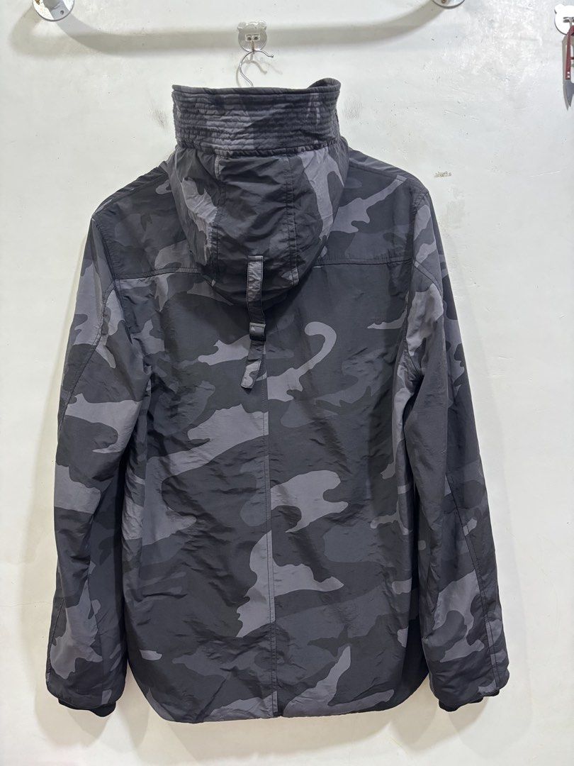 Canada Goose Charcoal Camouflage jacket (Category: Luxury Accessories) located in Taytay. Submitted by leanmark103093 (Listing ID 1463832674, Image 2). Description: C^N^D^ G00S€ Charcoal Camouflage Hooded Windbreaker Medium on tag W21 L26Front L28Back Excellent Condition Minimal issue sa buttons pero working padin check last photo 📩📩📩📩.