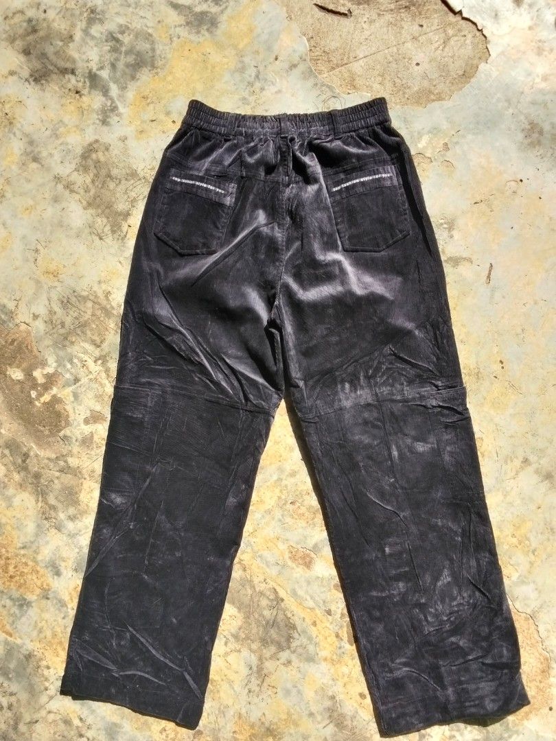 Cargo Curdoroy Baggy Pants (Category: Activewear) located in Monkayo. Submitted by youknowwho.27 (Listing ID 1463744256, Image 2). Description: W- 26-30 L- 39 THIGH - 12 KNEE-10 LEG OPENING 9.