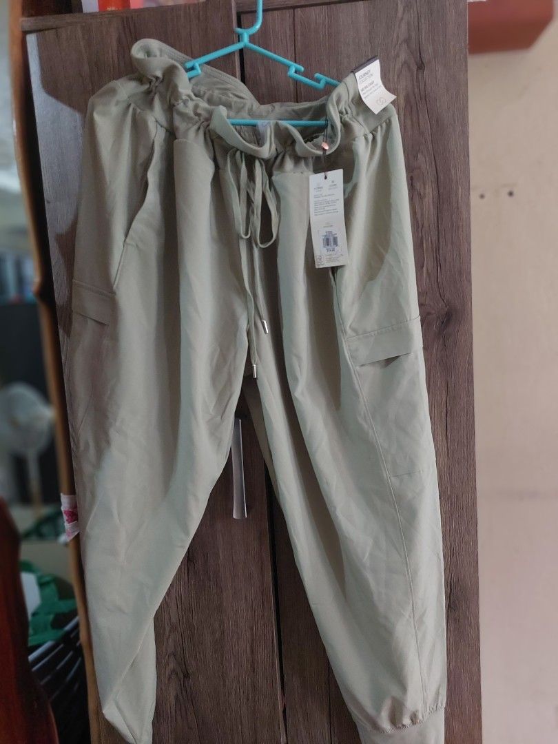 Cargo pocket jogger (Category: Other Bottoms) located in Manila. Submitted by kristinera72772 (Listing ID 1463749090, Image 1). Description: mid rise jogger size xl.