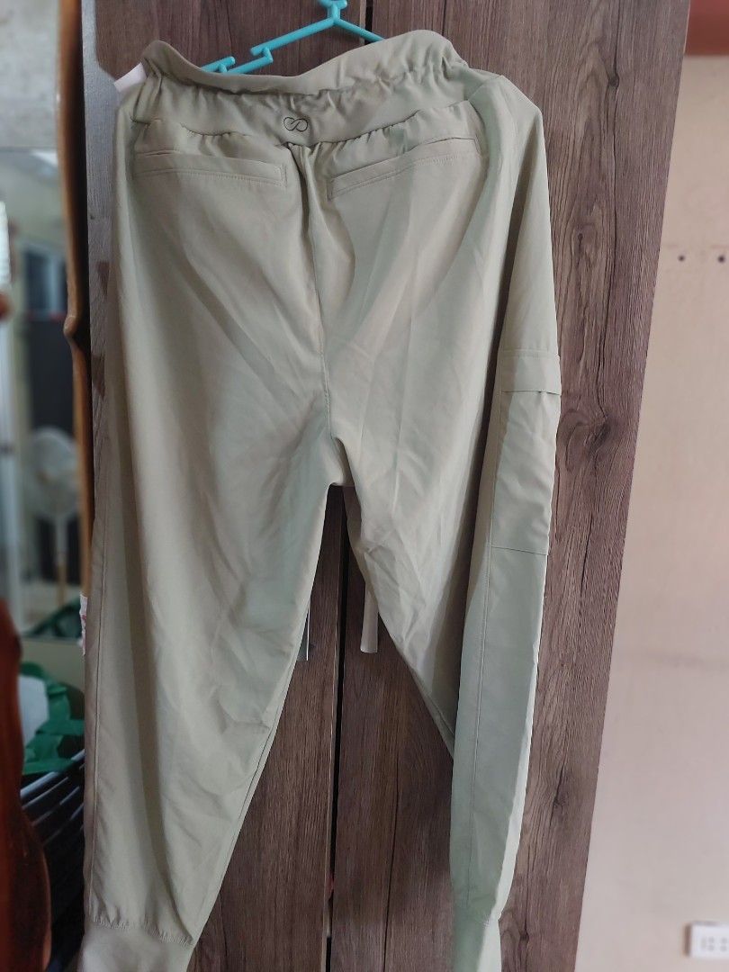 Cargo pocket jogger (Category: Other Bottoms) located in Manila. Submitted by kristinera72772 (Listing ID 1463749090, Image 3). Description: mid rise jogger size xl.