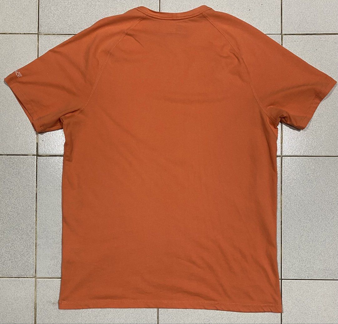 Carhartt Tshirt (Category: Tshirts & Polo Shirts ) located in Mandaue City. Submitted by MJ_80 (Listing ID 1463788173, Image 2). Description: Carhartt Mens Force Relaxed Fit Pocket Tshirt Medium Dimes: 21.5 X 29.5 See photos for measurements Color rate & Condition: 9.9/10 Price: 900 .