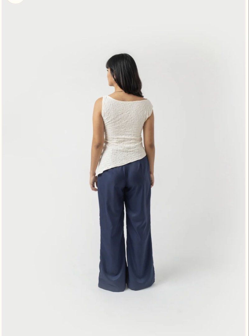 Cariño x Gvn Blaire Pants (Category: Other Bottoms) located in Navotas City. Submitted by prebychenchen (Listing ID 1463922365, Image 2). Description: - LAST PRICE POSTED - NO WW - RFS: TOO LONG FOR ME (I’M 5’2”) - COLOR IS BLUE!!! .