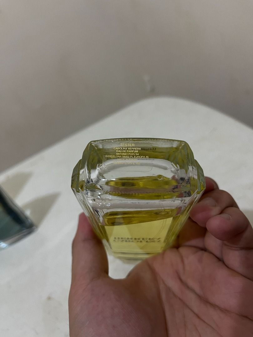 Carolina Herrera EDP 100ml (Category: Fragrance & Deodorants) located in Cebu City. Submitted by elijah.liston (Listing ID 1463916118, Image 2). Description: Carolina Herrera EDP 100ml Letting go of a Carolina Herrera Eau de Parfum 100ml. A classic designer fragrance and a nice addition to any fragrance collection. Condition: Used Size: 100ml Juice level is visible in the photos. 📍 Cebu City Message me if interested or if you'd like additional p