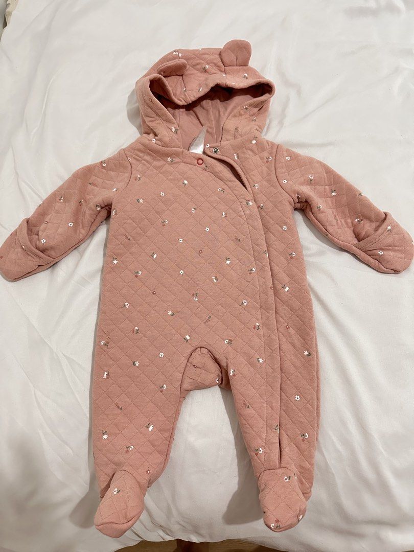 Carters Frogsuit 0-3 mos (Category: Babies & Kids Fashion) located in Valenzuela. Submitted by shopbychacha (Listing ID 1463870708, Image 1). Description: Carters Frogsuit Size: 0-3 mos Brand new never been used.