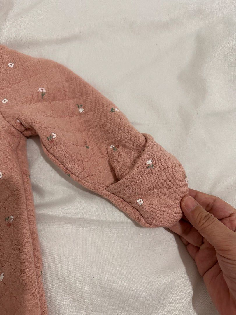 Carters Frogsuit 0-3 mos (Category: Babies & Kids Fashion) located in Valenzuela. Submitted by shopbychacha (Listing ID 1463870708, Image 3). Description: Carters Frogsuit Size: 0-3 mos Brand new never been used.