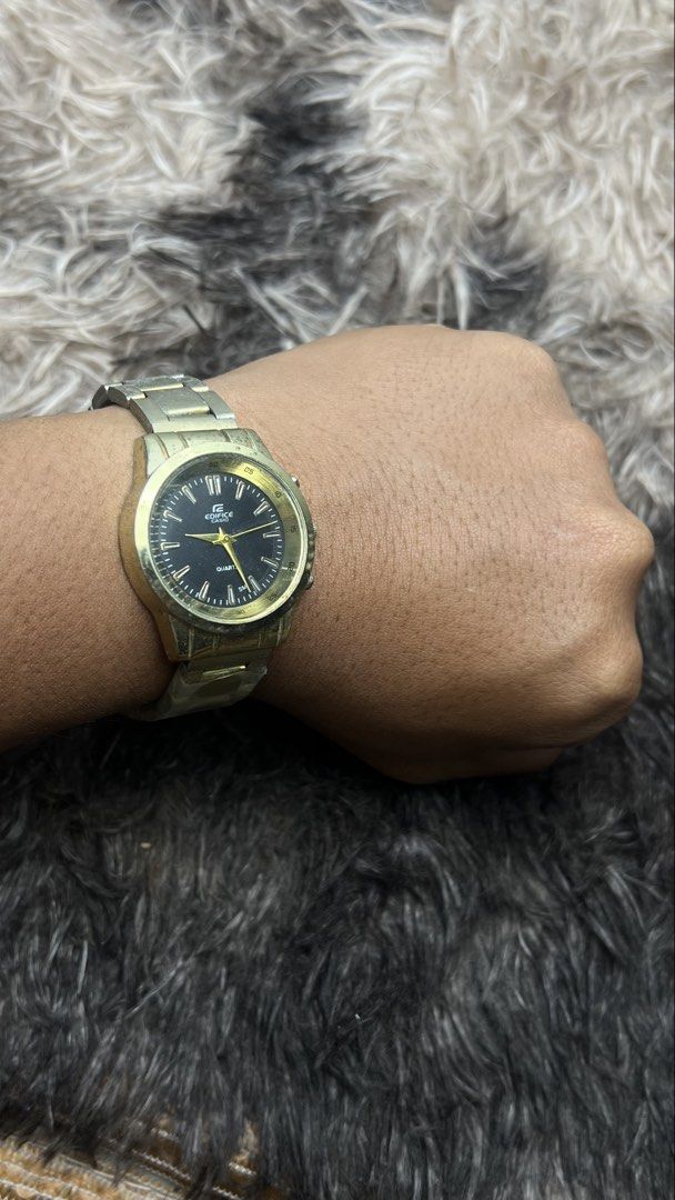 CASIO EDIFICE (Category: Luxury Watches) located in Manila. Submitted by reclaim.13 (Listing ID 1463869740, Image 1). Description: CASIO EDIFICE - 100% Authentic - 3 hand Quartz - Stainless steel.