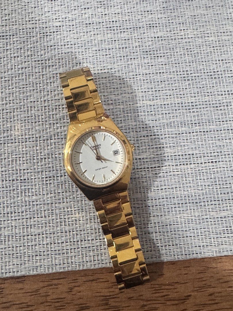 Casio Quartz Gold Tone Watch (Category: Women's Watches) located in Las Pinas. Submitted by danivanoq73494 (Listing ID 1463932001, Image 2). Description: ‼️RUSH SALE‼️ AUTHENTIC CASIO MTP-1170N-7ARDF Gold Tone Watch — ₱1,800 Authentic Casio. Pre-loved/used condition. Gold-tone stainless steel bracelet with white dial and date display. No Battery No original box/papers. Selling as-is; please see photos for condition. 🚚 c/o buyer.