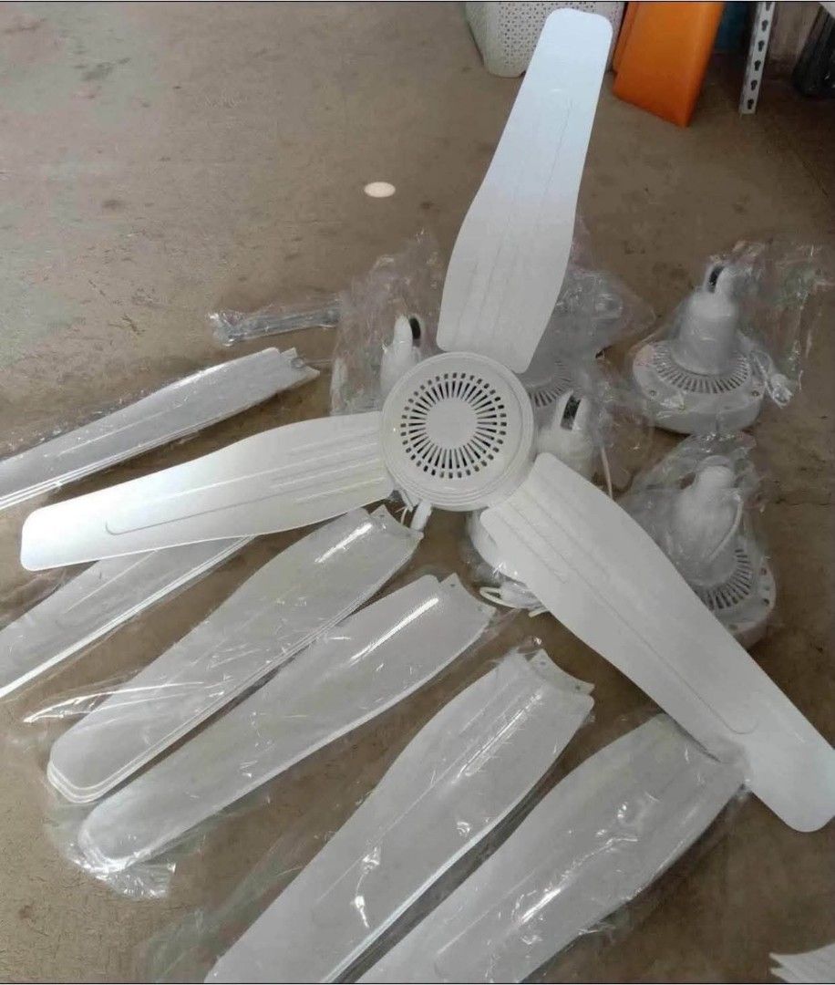Ceiling fan 1050mm (Category: Fans) located in Manila. Submitted by yzlshop (Listing ID 1463758472, Image 1). Description: .