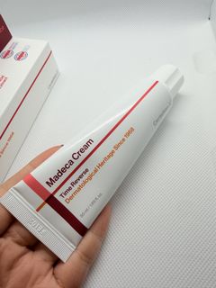 由 ines_secondhand (刊登 ID 1463893653，圖片 1) 提交，位於 的 (類別：)，說明：。