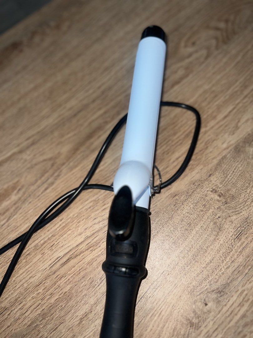 CERAMIC CURLING IRON 32mm (Category: Hair) located in Cavite. Submitted by abadsarah (Listing ID 1463789712, Image 3). Description: .