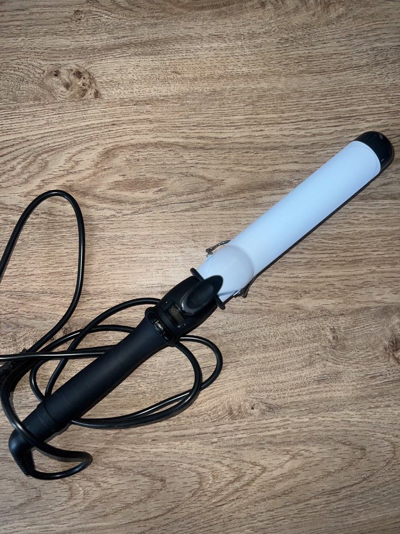 CERAMIC CURLING IRON 38mm (Category: Hair) located in Cavite. Submitted by abadsarah (Listing ID 1463789960, Image 1). Description: .