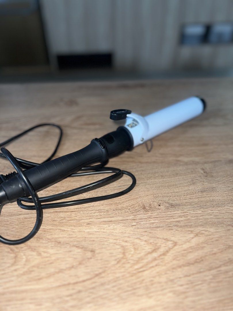 CERAMIC CURLING IRON 38mm (Category: Hair) located in Cavite. Submitted by abadsarah (Listing ID 1463789960, Image 2). Description: .