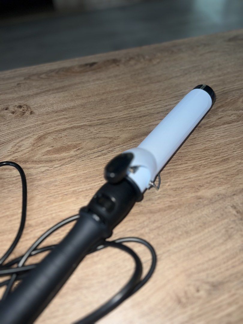 CERAMIC CURLING IRON 38mm (Category: Hair) located in Cavite. Submitted by abadsarah (Listing ID 1463789960, Image 3). Description: .