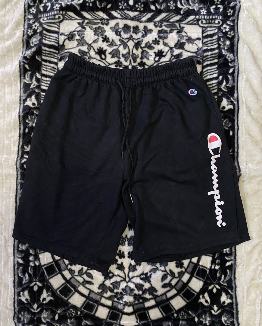 Champion Black Shorts Size Large (Category: Shorts) located in Sebaste. Submitted by phak.thrifts (Listing ID 1463849833, Image 1). Description: - Brand: Champion - Color: Black - Size: Large (L) - Features: Elastic waistband with drawstring - Design: Classic Champion logo on the side - Ideal for: Casual wear, sports activities.