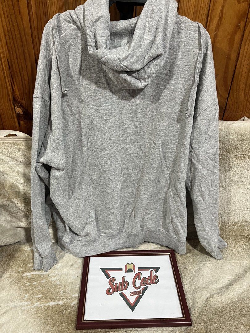 CHAMPION hoodie (Category: Coats, Jackets and Outerwear) located in Baguio. Submitted by subcode_2600 (Listing ID 1463910420, Image 2). Description: Other details included in the pictures Do not hesitate to message us for questions. Thank you! .