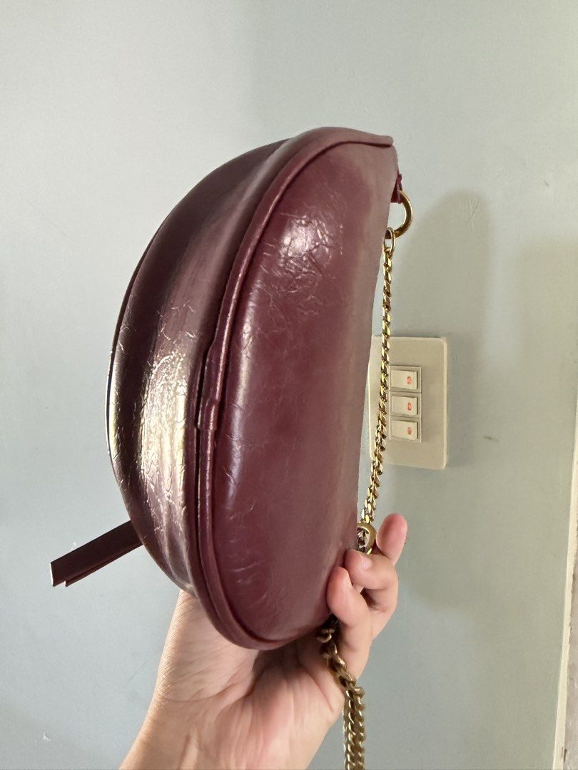 Charles & Keith Philomena Half-Moon Bag (Category: Shoulder Bags) located in Cadiz. Submitted by solynb28 (Listing ID 1463768549, Image 3). Description: -thrifted preloved -wrinkled-effect, zipper closure -clean and ready to use -chain lang ang meron sya, wla na yung long strap nya -negotiable price ▫️what you see is what you get▫️colors may vary due tolighting▫️buy at your own risk ▫️no long reservation, unless the item is paid▫️payment 1st poli